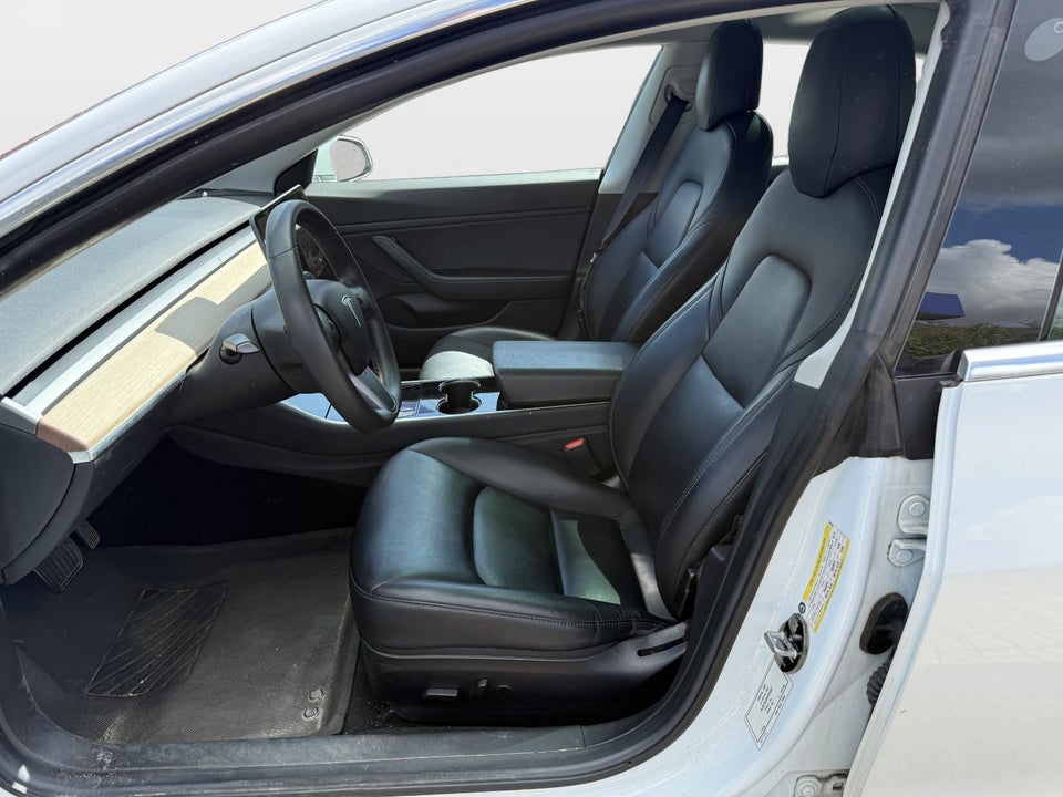 Tesla Model 3 Standard Range+ RWD 4d