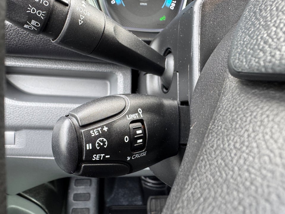 Peugeot e-Expert 75 L2 Plus Van