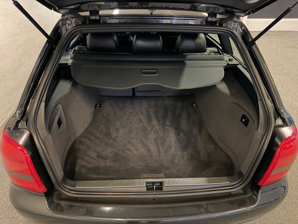 Audi S4 2,7 Avant quattro 5d