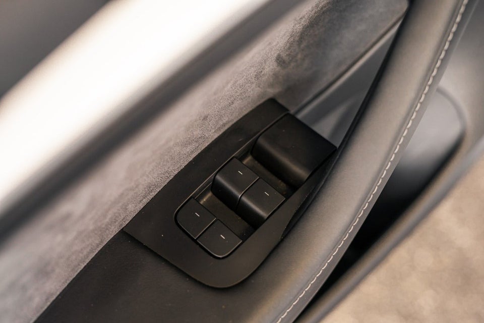 Tesla Model 3 Standard Range+ RWD 4d