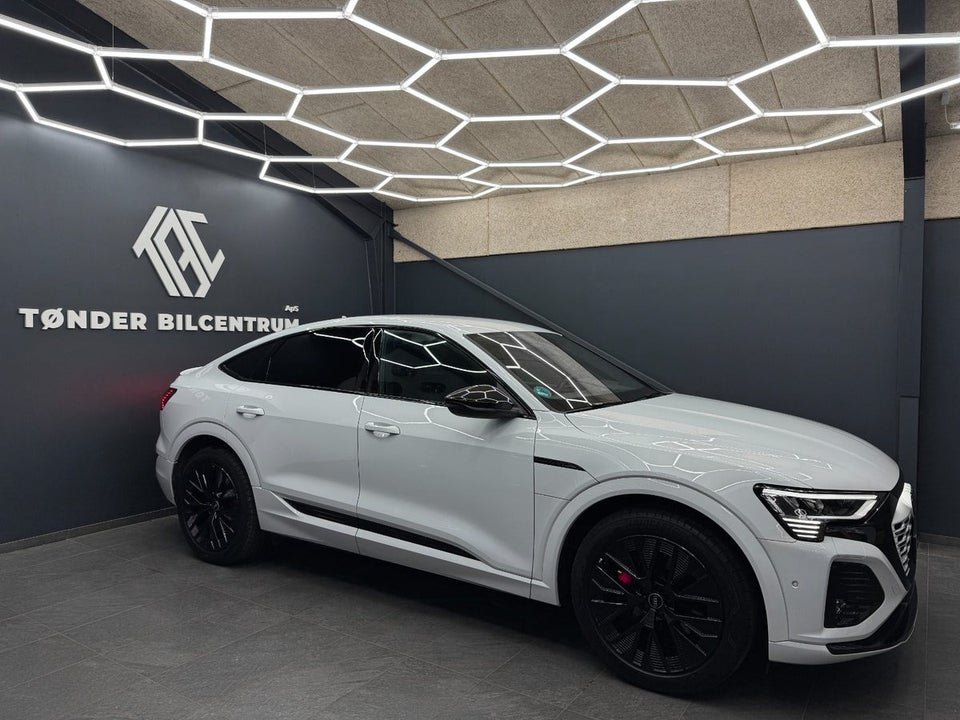Audi Q8 e-tron 55 S-line Black Style Sportback quattro 5d