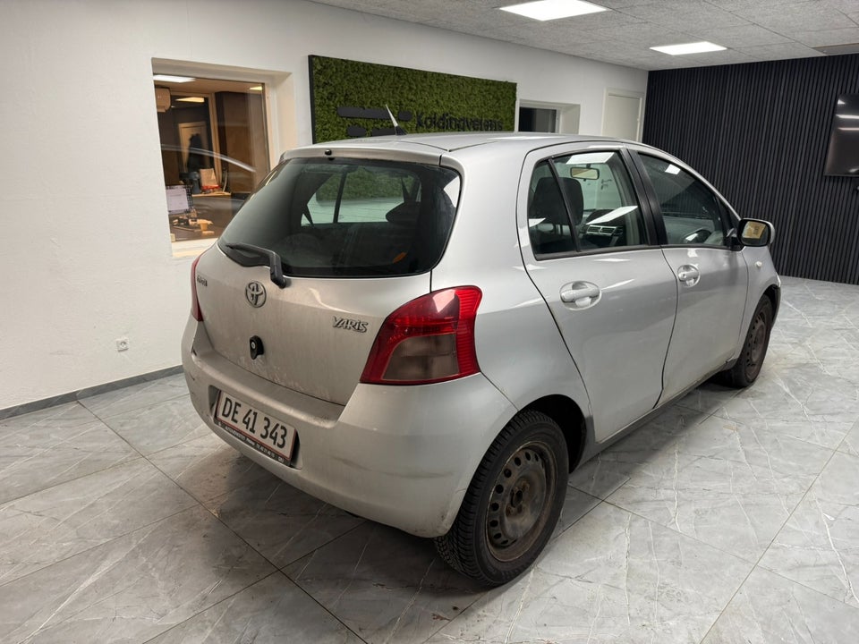 Toyota Yaris 1,3 Luna 5d