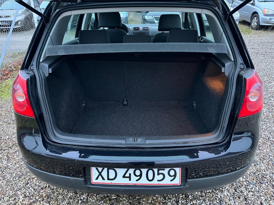 VW Golf V 1,6 FSi Trendline 5d