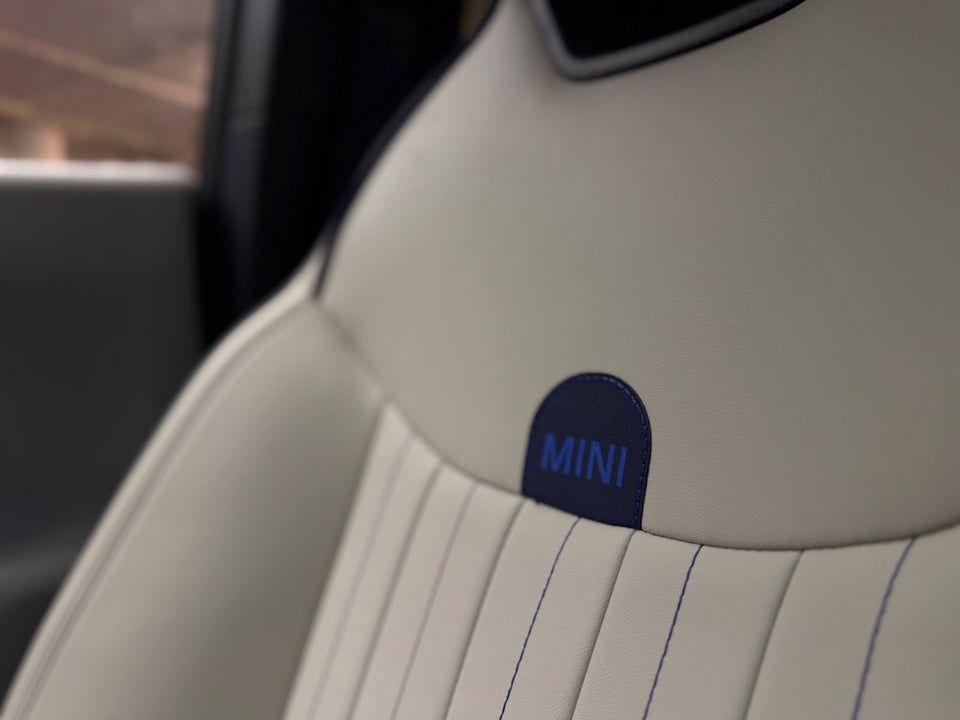 MINI Cooper SE Favoured Trim M 3d