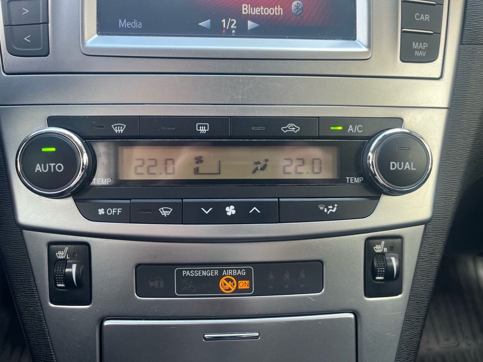 Toyota Avensis 1,8 VVT-i T2 Premium Touring Sports 5d