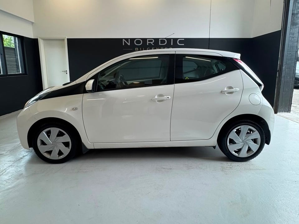 Toyota Aygo 1,0 VVT-i x-play x-touch 5d