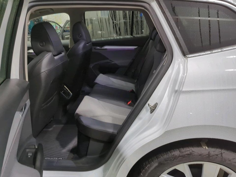Skoda Enyaq 80 iV Plus Loft 5d