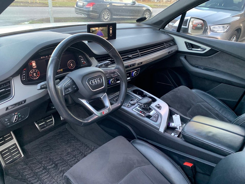 Audi Q7 3,0 TDi 272 S-line quattro Tiptr. 7prs 5d