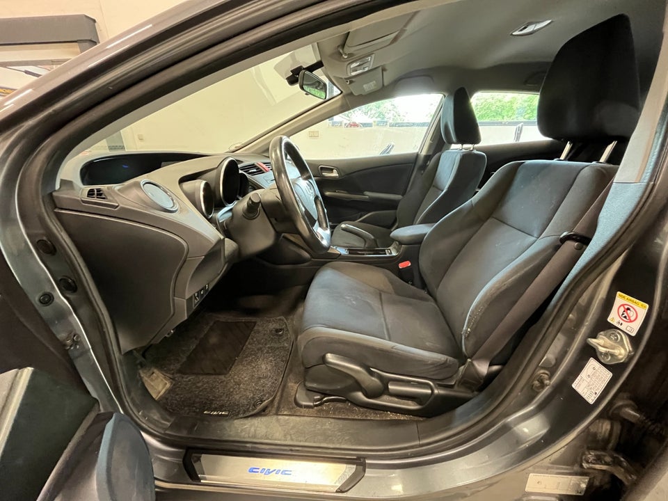 Honda Civic 1,8 i-VTEC Sport 5d