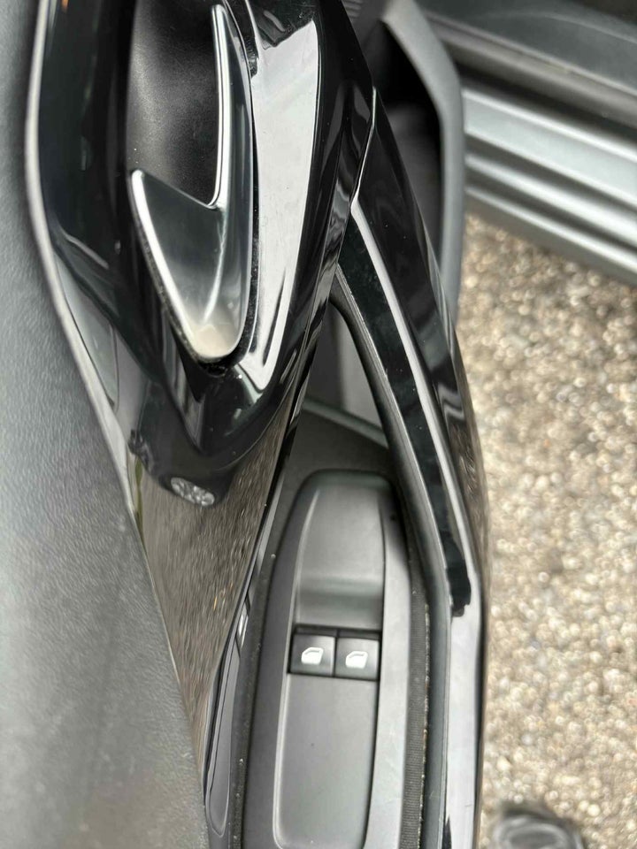 Peugeot 208 1,0 VTi Access 5d