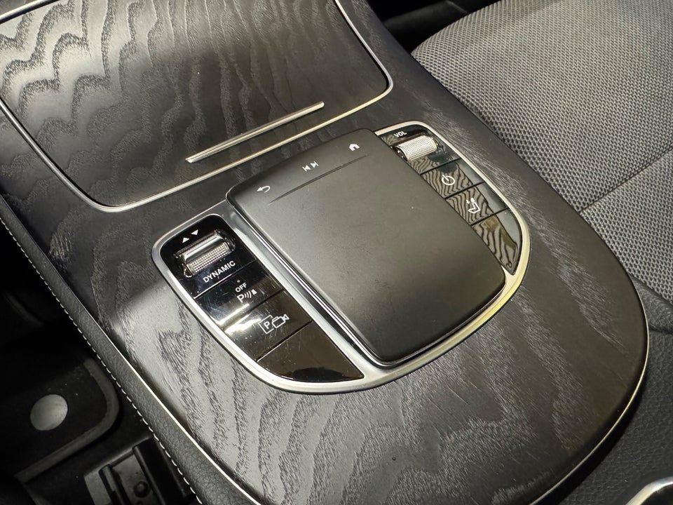 Mercedes E300 de 2,0 AMG Line stc. aut. 5d