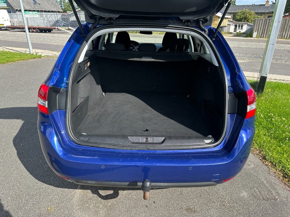 Peugeot 308 1,2 e-THP 130 Selection Sky SW 5d