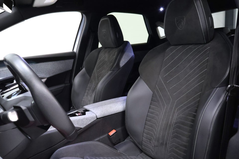 Peugeot e-3008 77 GT 5d