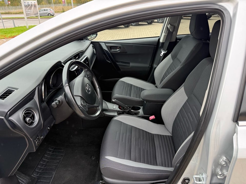 Toyota Auris 1,8 Hybrid H2 Comfort CVT 5d
