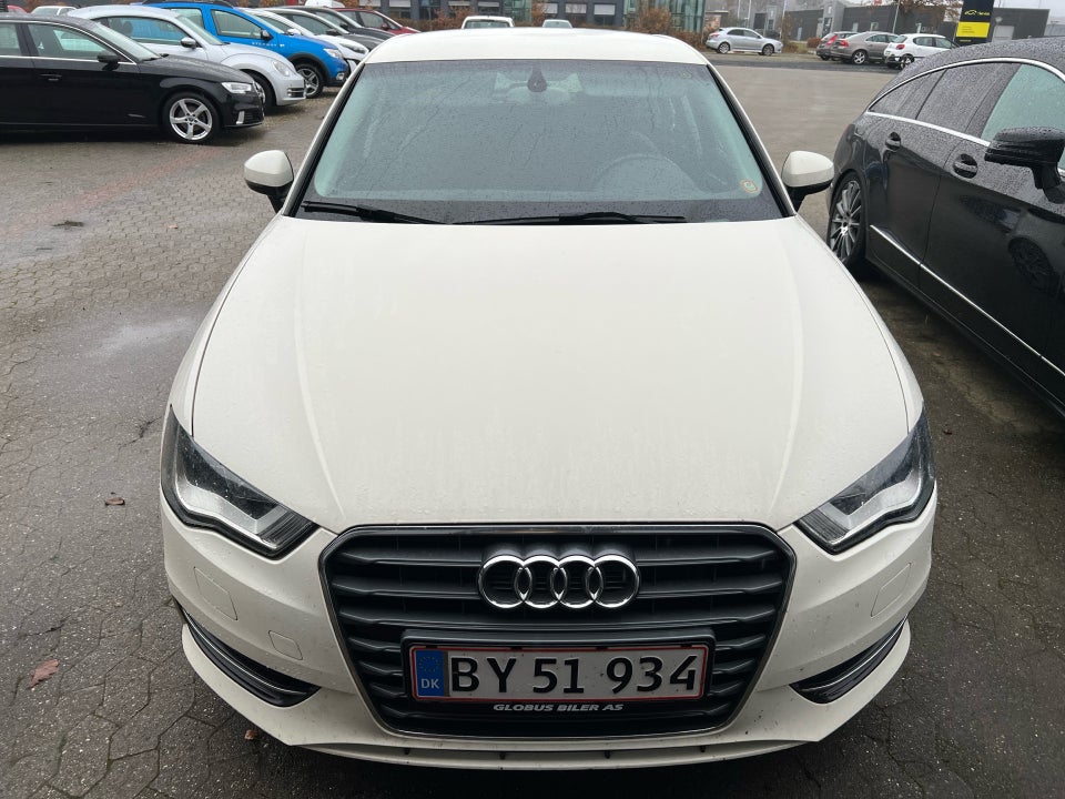 Audi A3 1,6 TDi 110 Ultra Attraction 4d