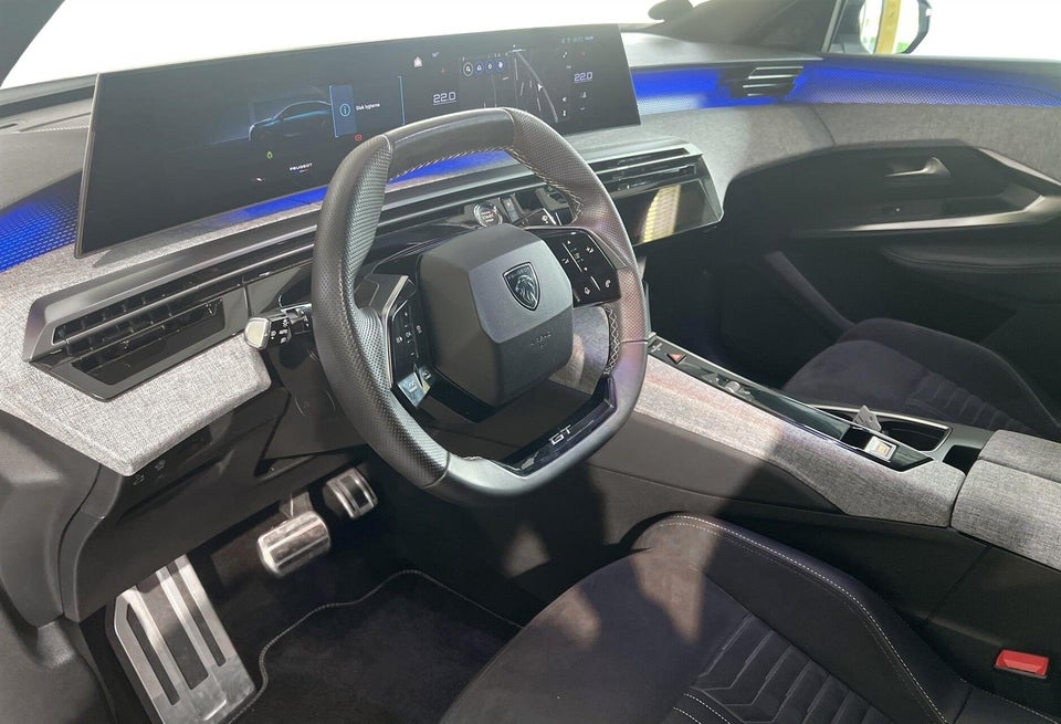 Peugeot e-3008 77 GT Pack 5d