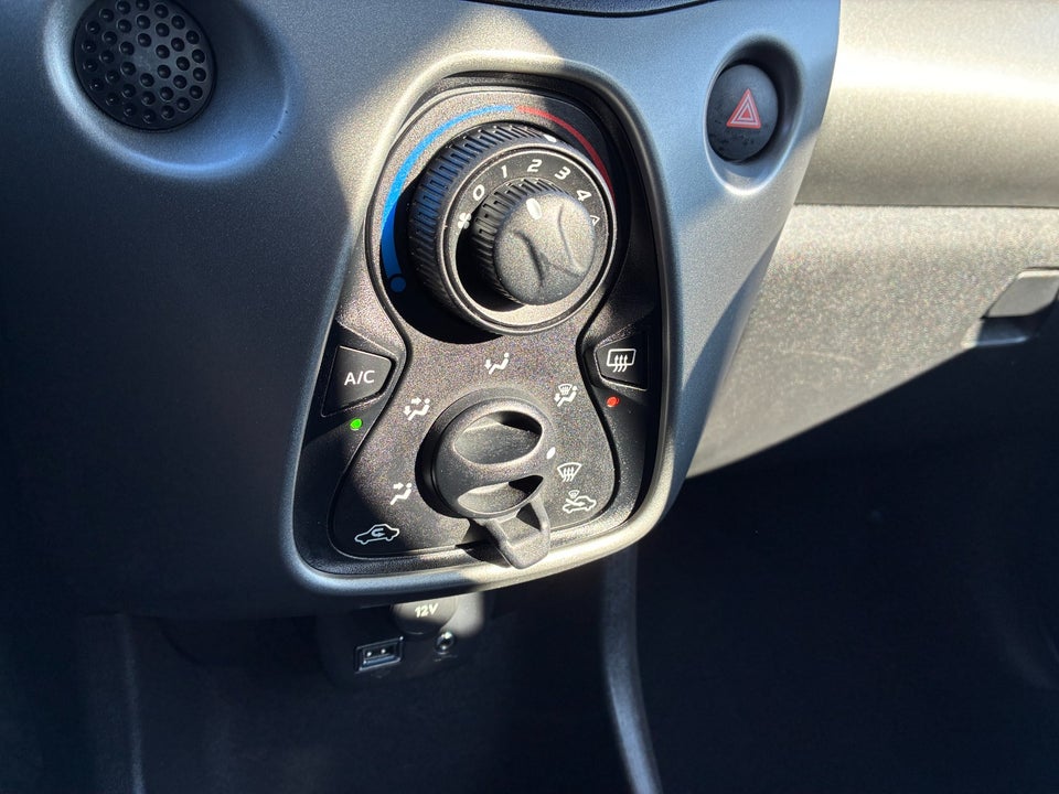 Toyota Aygo 1,0 VVT-i x-play 5d