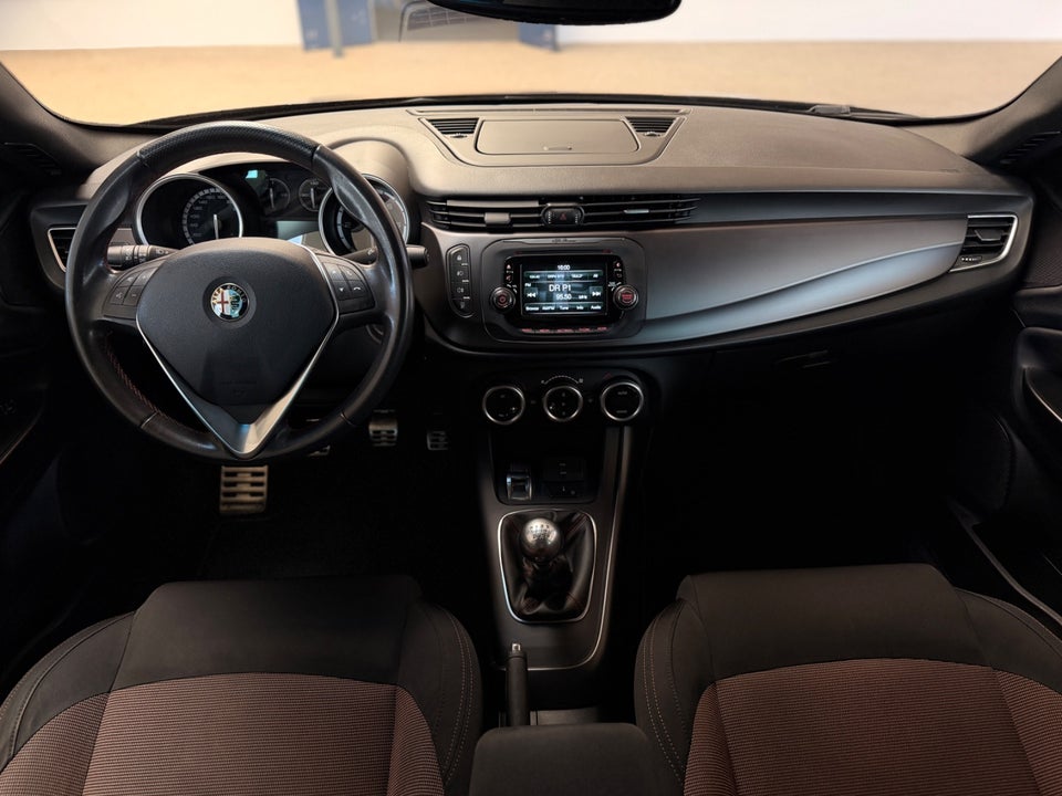 Alfa Romeo Giulietta 2,0 JTD 150 Distinctive 5d