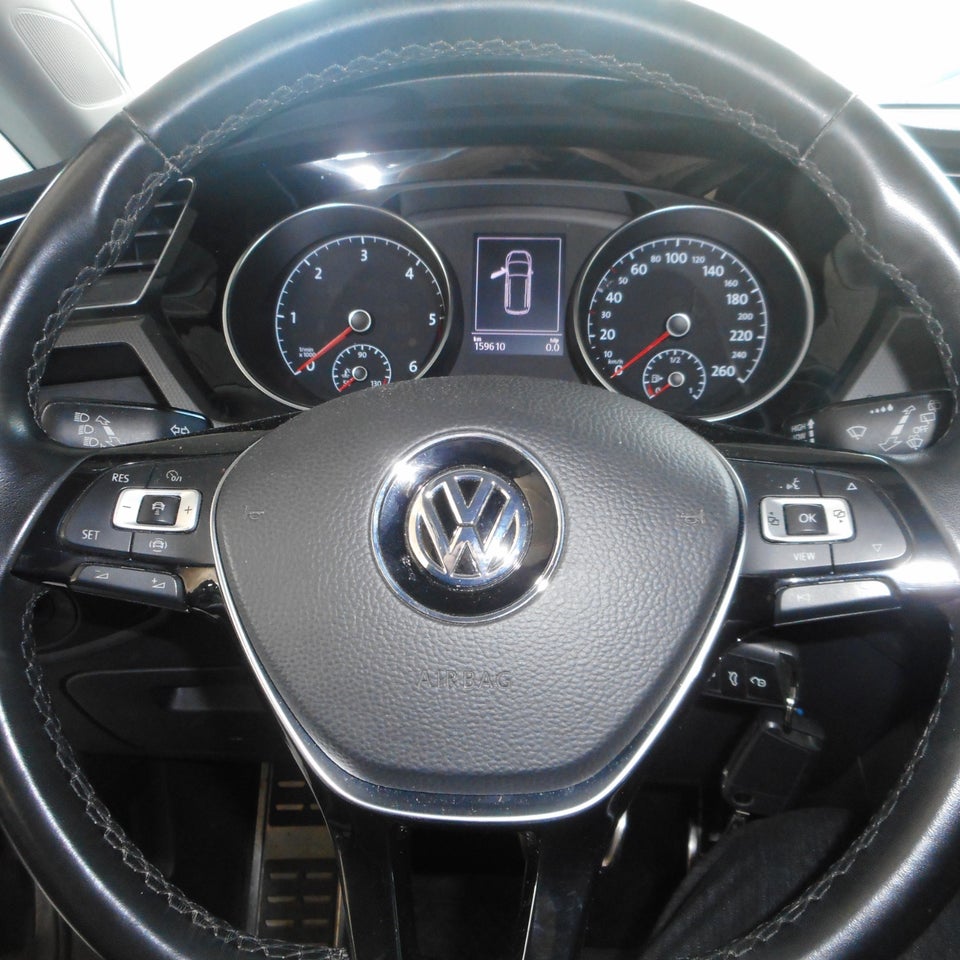 VW Touran 1,6 TDi 115 IQ.Drive DSG 7prs 5d