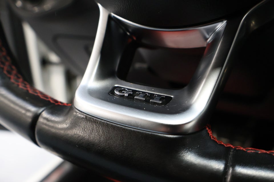 VW Golf VII 2,0 GTi Performance DSG BMT 5d