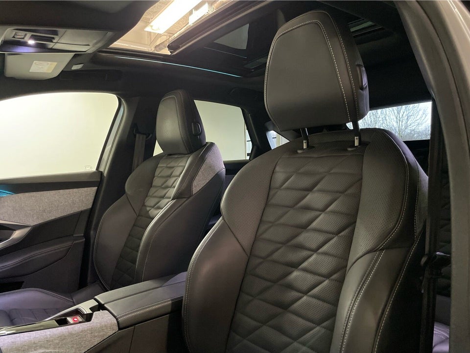 Peugeot e-3008 77 GT Pack 5d