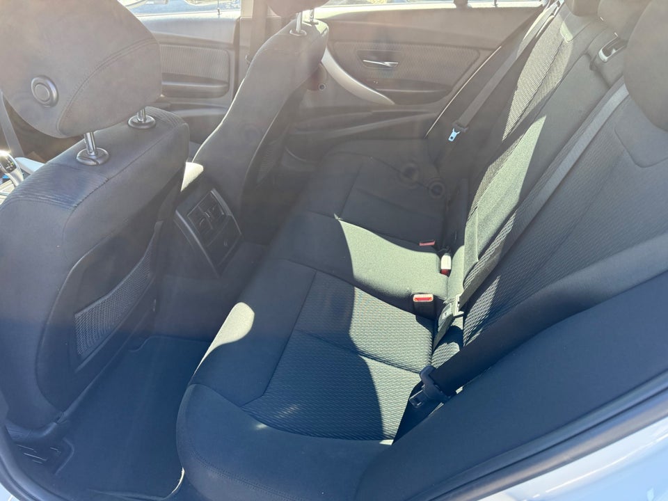 BMW 330i 2,0 Touring aut. 5d