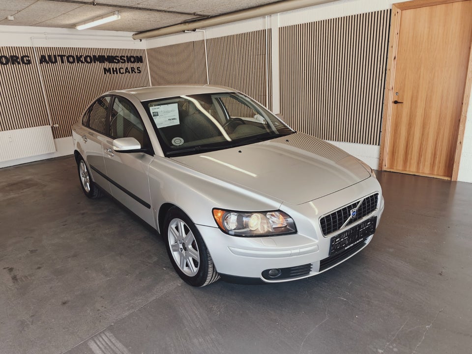 Volvo S40 2,4  4d