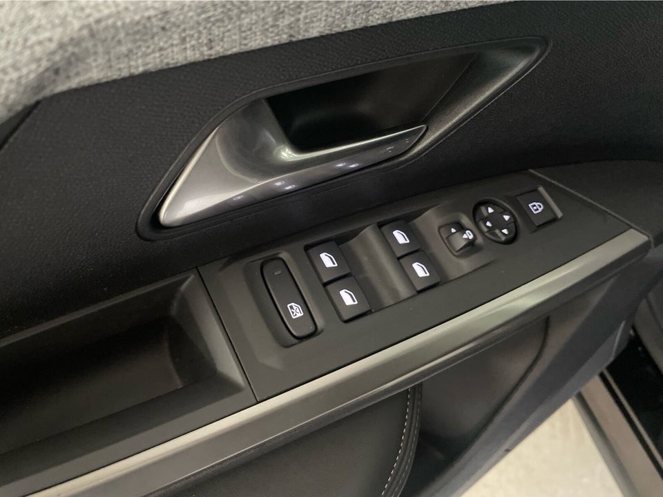 Peugeot e-5008 77 Allure 7prs 5d