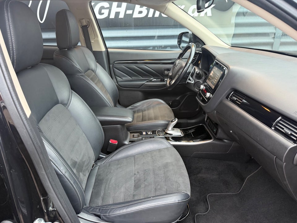 Mitsubishi Outlander 2,4 PHEV Invite CVT 4WD 5d