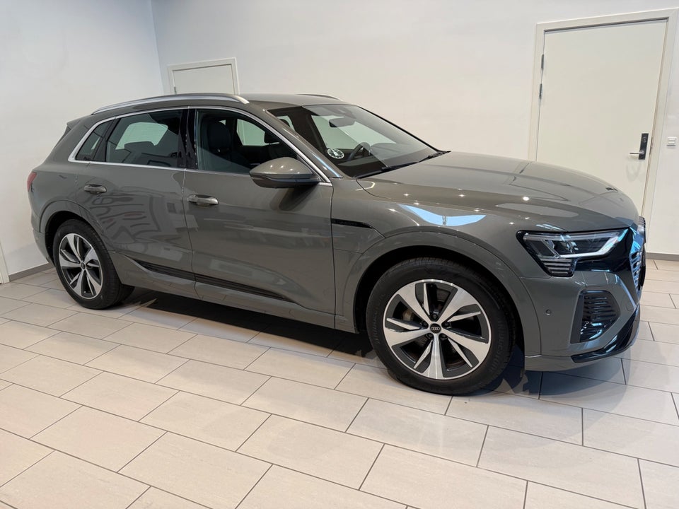 Audi Q8 e-tron 55 Advanced S-line quattro 5d