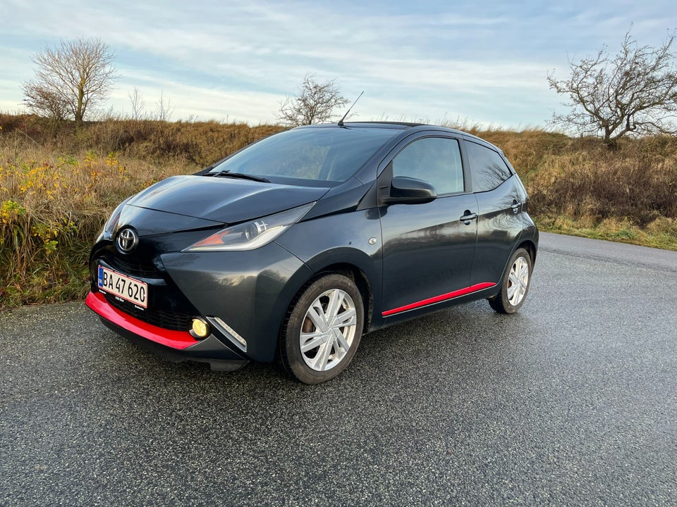 Toyota Aygo 1,0 VVT-i x-wave Sky 5d