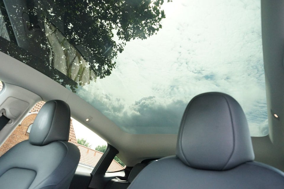 Tesla Model Y Long Range AWD 5d