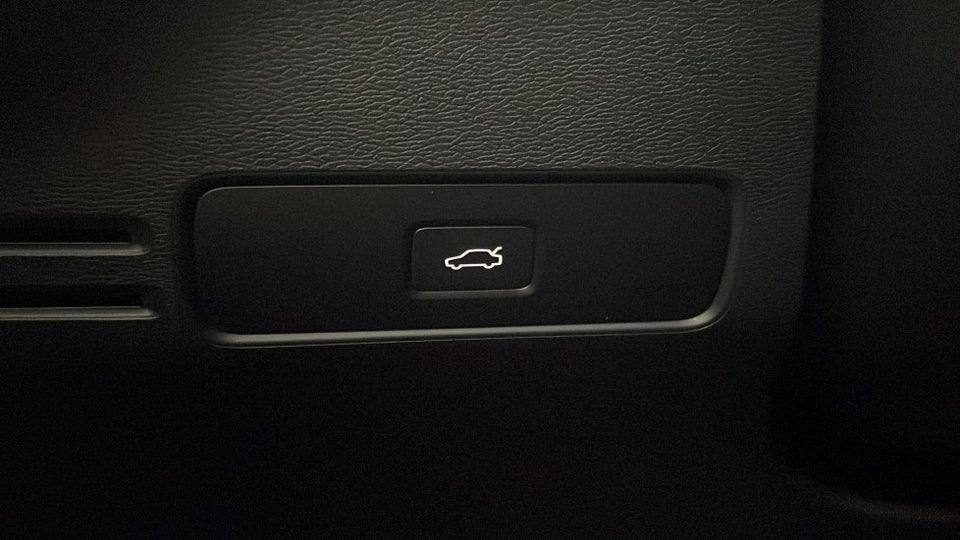 Volvo XC40 ReCharge Twin Ultimate 5d