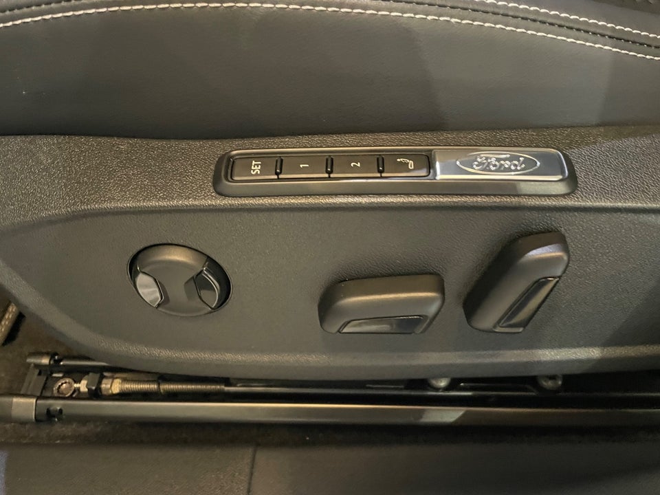 Ford Explorer 84 Select Extended Range AWD 5d