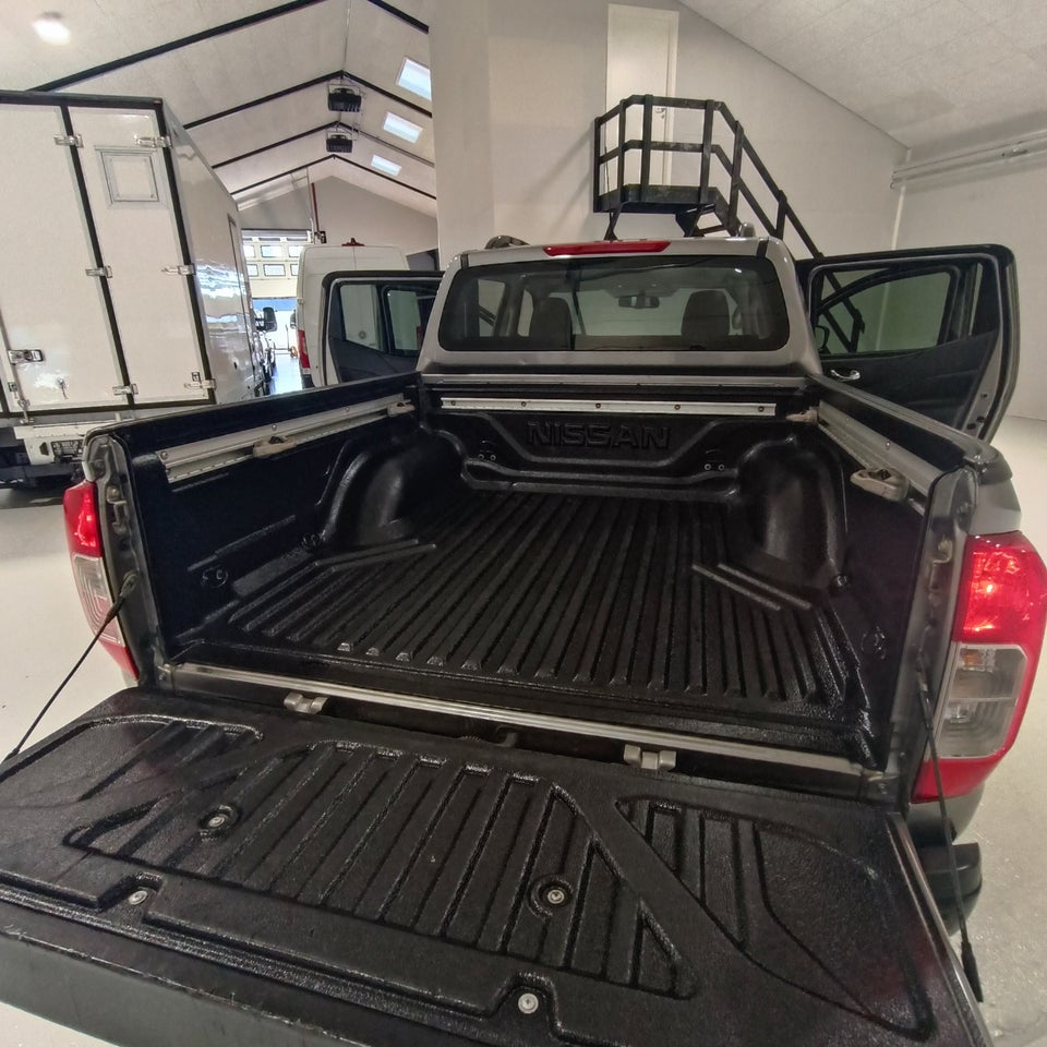Nissan Navara 2,3 dCi 190 Db.Kab N-Guard aut. 4d