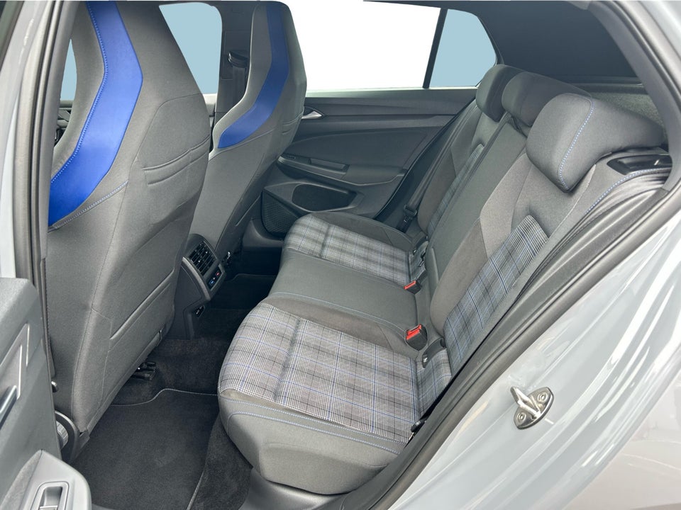 VW Golf VIII 1,4 GTE DSG 5d