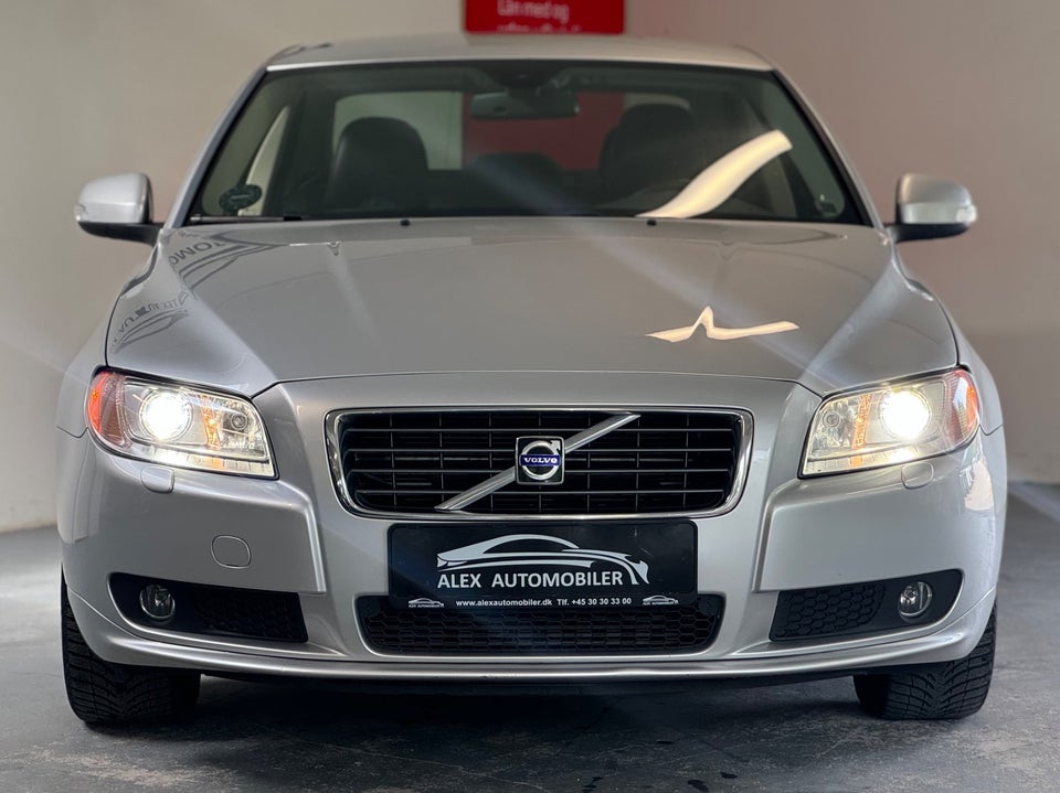 Volvo S80 2,5 T Summum aut. 4d