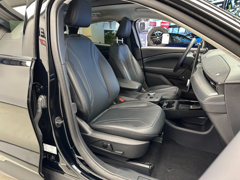 Ford Mustang Mach-E 70 Premium Standard Range 5d