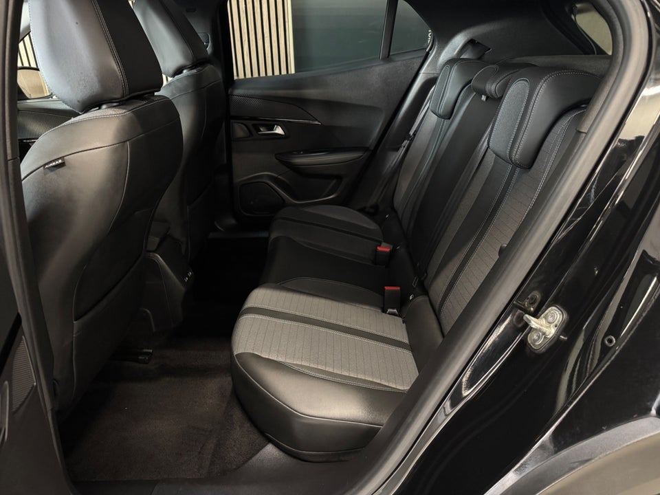 Peugeot 2008 1,2 PureTech 130 Selection Tech EAT8 5d