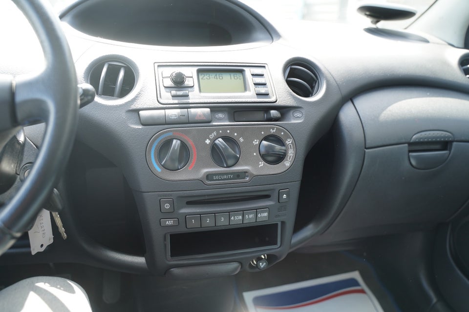 Toyota Yaris 1,3 Luna 3d