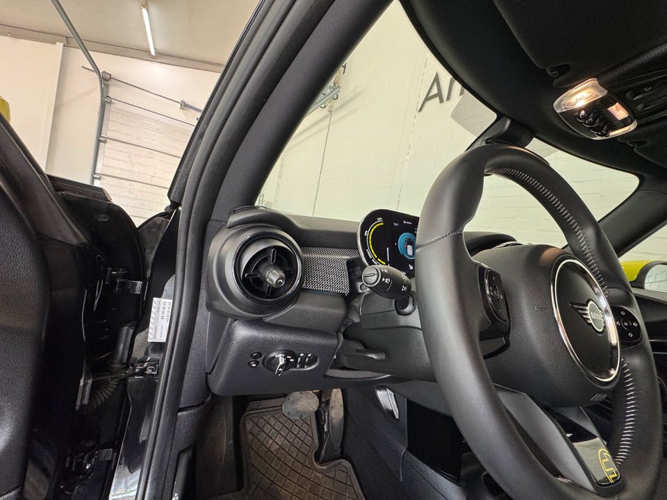 MINI Cooper SE Classic Trim 3d