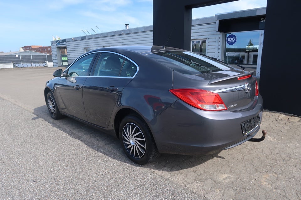 Opel Insignia 1,8 Essentia 5d