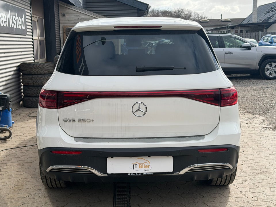 Mercedes EQB250+ AMG Line 5d