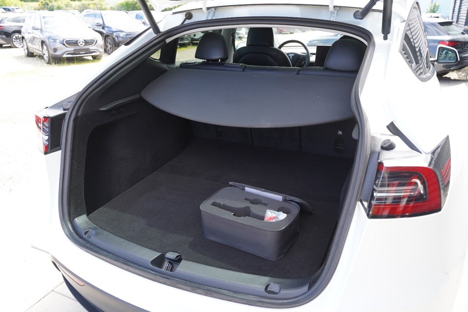 Tesla Model Y Long Range AWD 5d