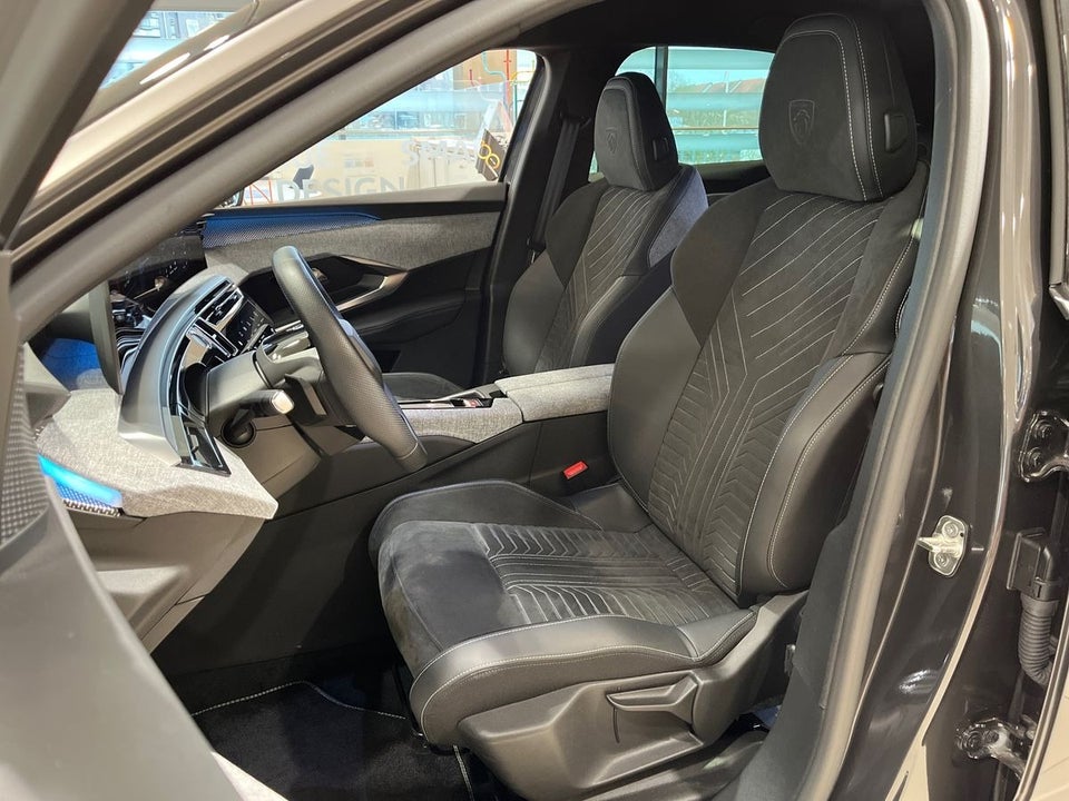 Peugeot e-3008 77 GT Pack 5d