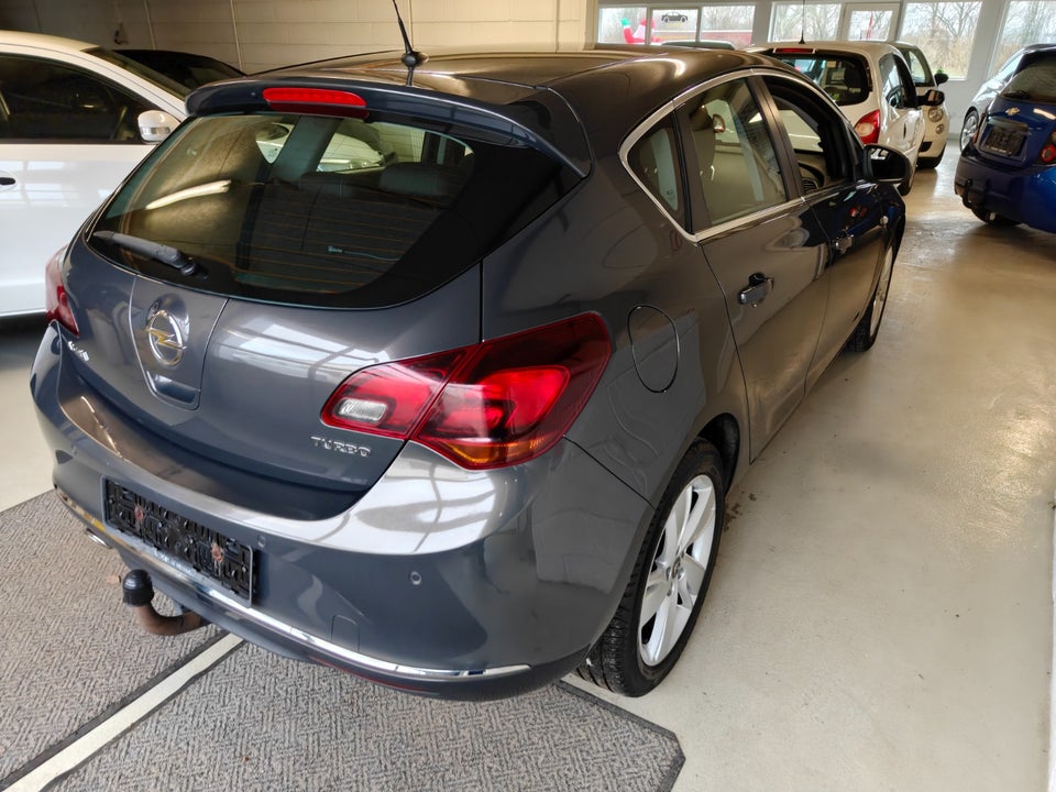 Opel Astra 1,4 T 140 Enjoy 5d