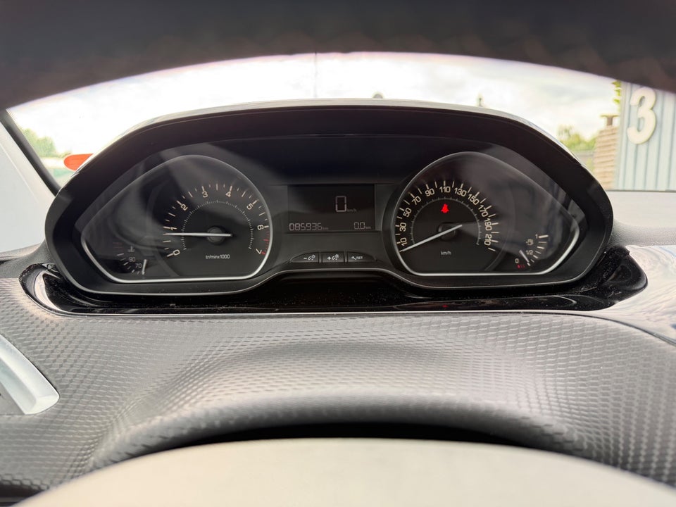Peugeot 208 1,2 VTi 82 Allure 5d