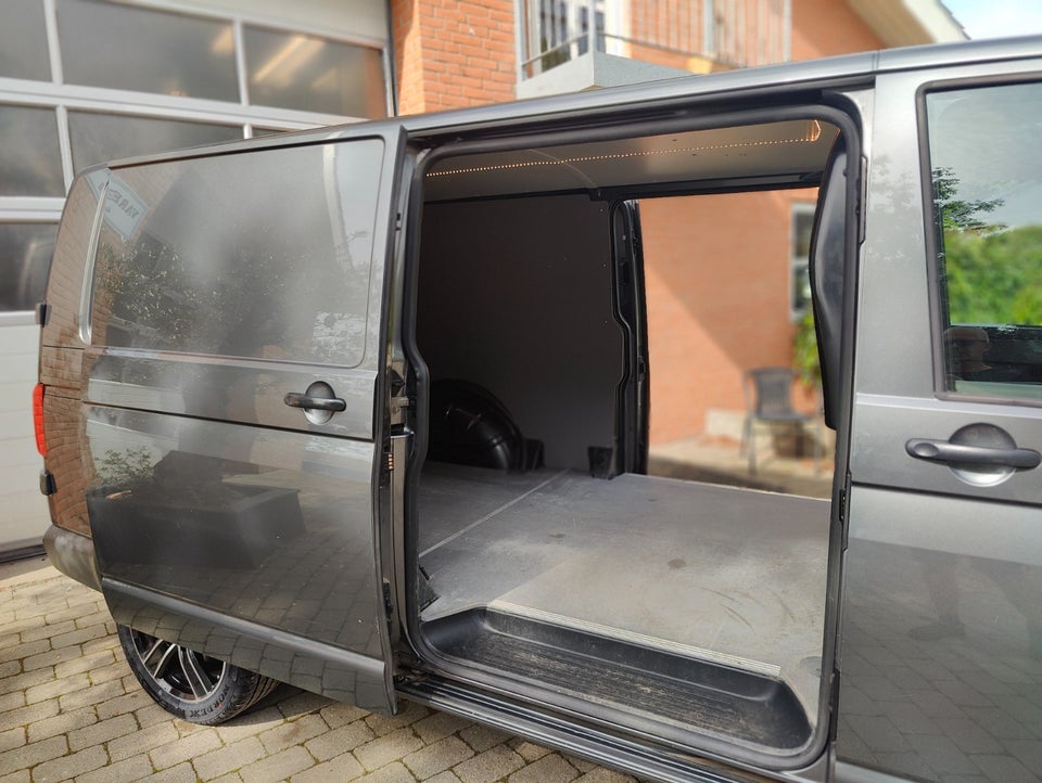 VW Transporter 2,0 TDi 150 Kassevogn DSG lang