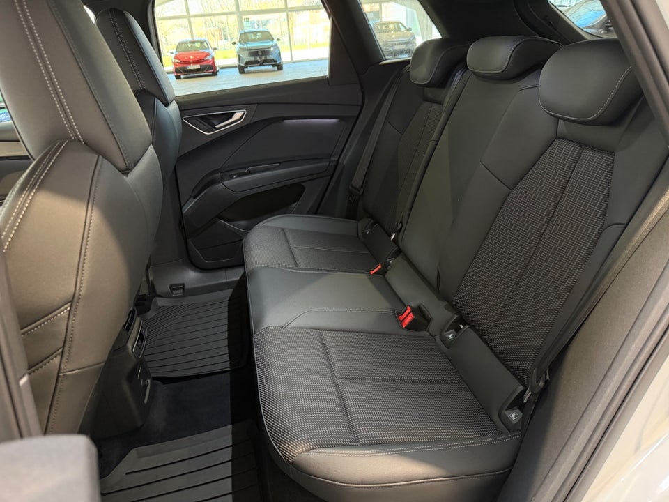 Audi Q4 e-tron 40 S-line 5d
