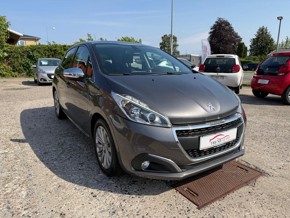 Peugeot 208 1,2 PureTech 82 Selection Sky 5d